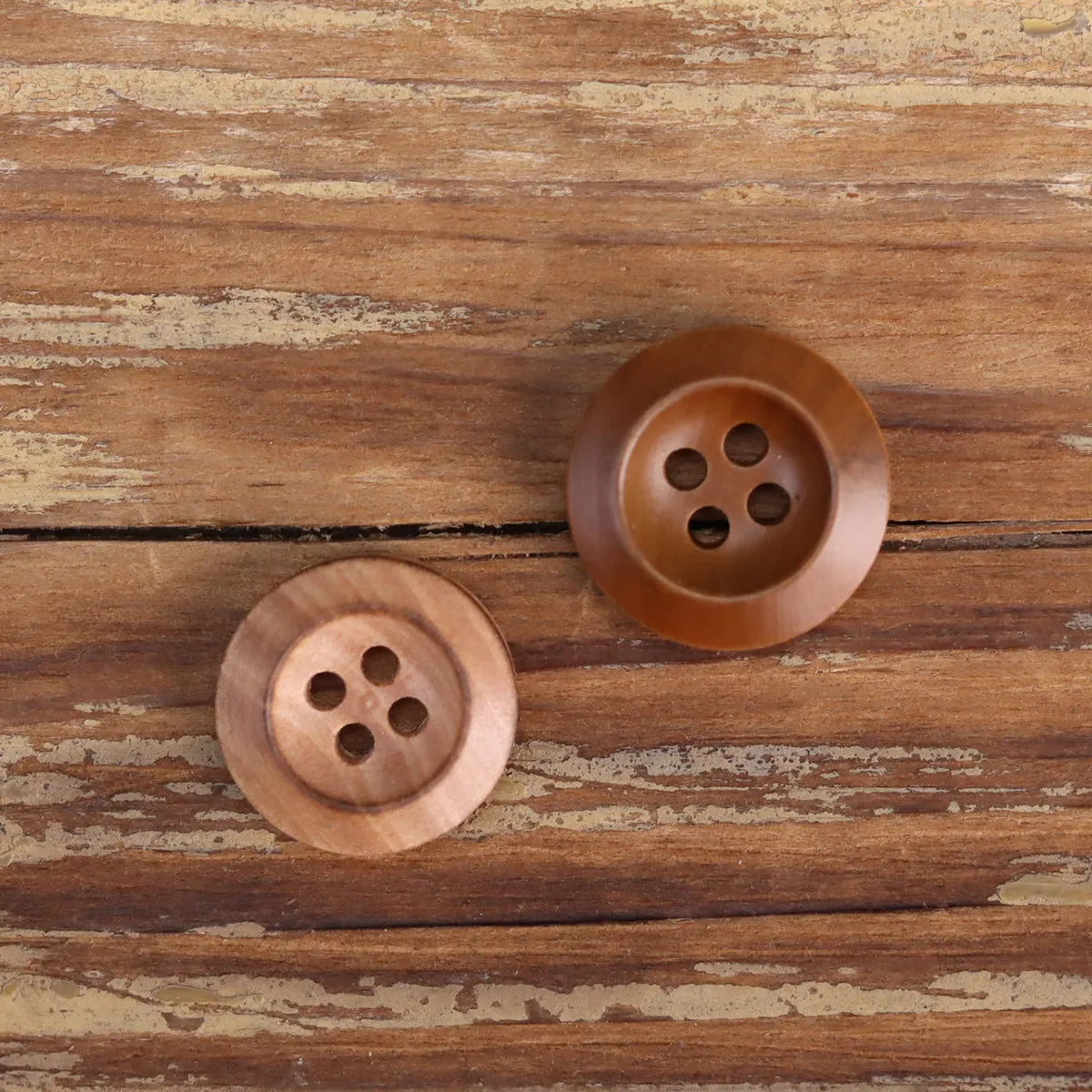 18-24L Natural Burned-Edge Brown Beveled Wooden Buttons 40 Pack