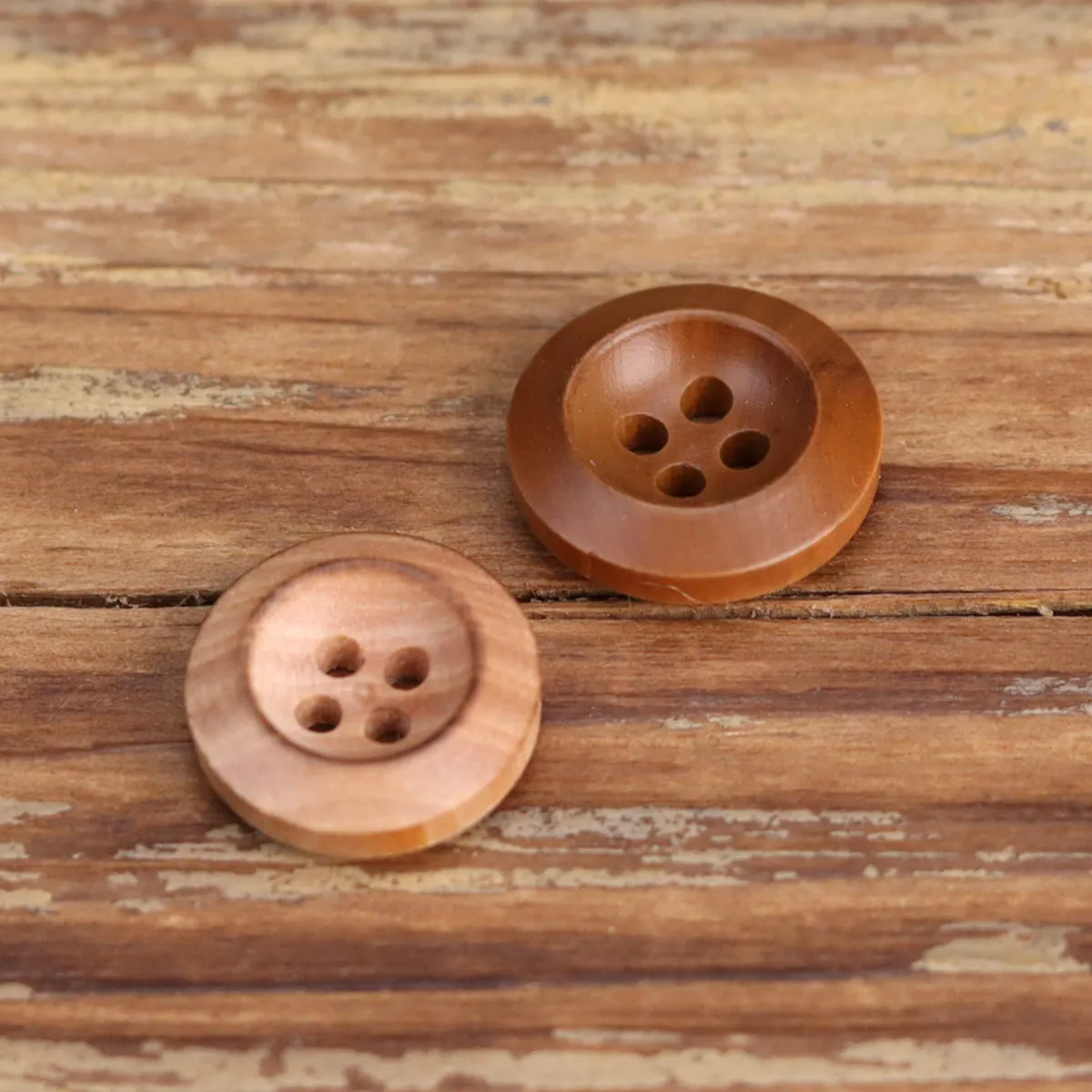 18-24L Natural Burned-Edge Brown Beveled Wooden Buttons 40 Pack