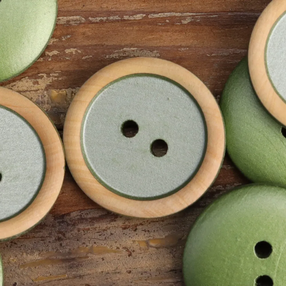 18-40L Round 2-Hole Wooden Buttons Red Green White 30 Pack