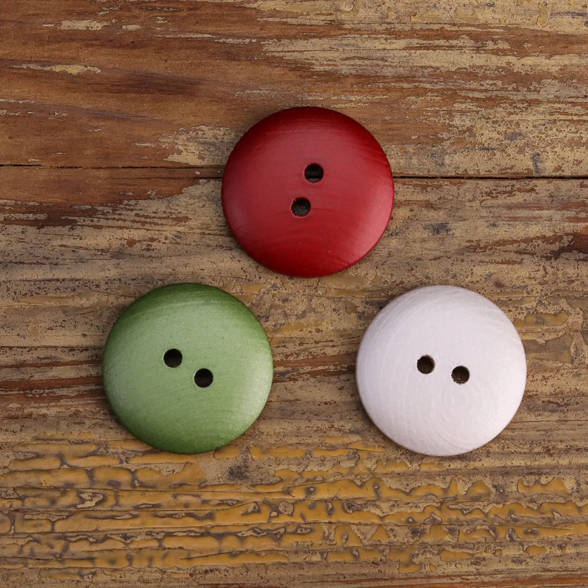 18-40L Round 2-Hole Wooden Buttons Red Green White 30 Pack