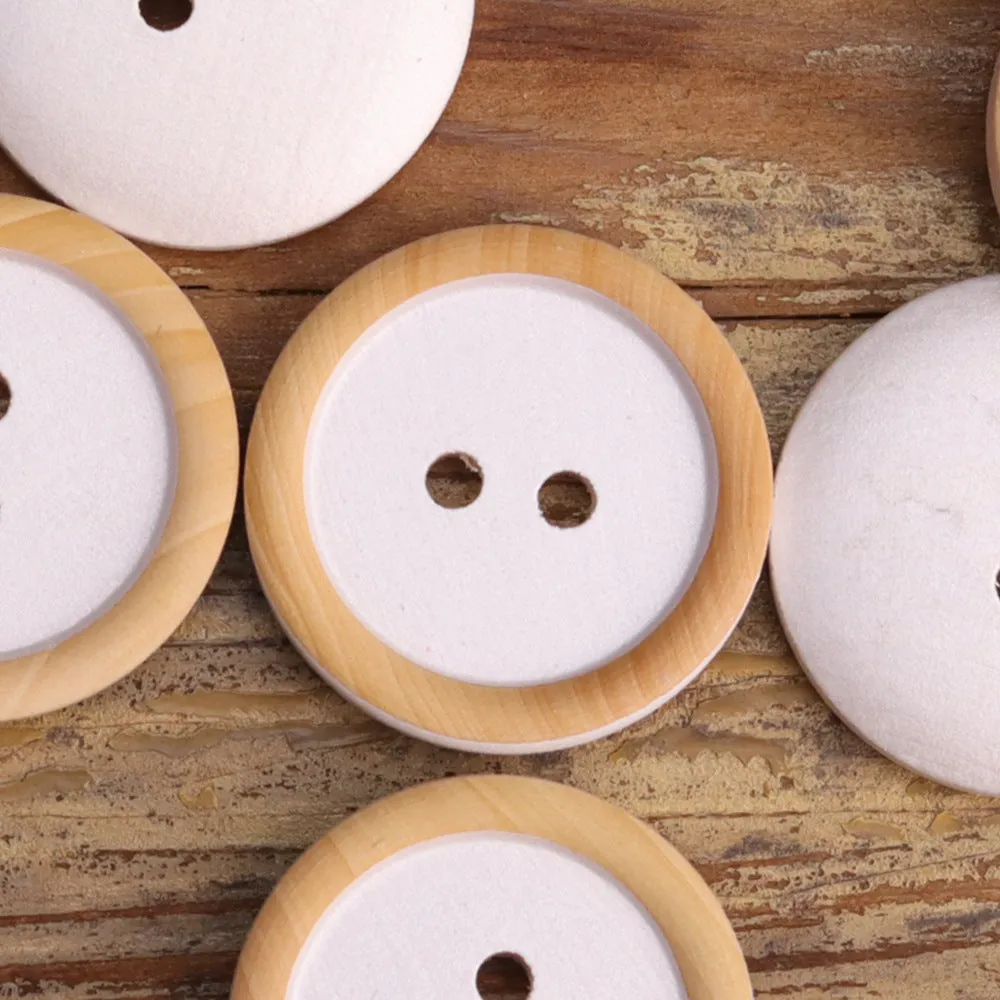 18-40L Round 2-Hole Wooden Buttons Red Green White 30 Pack