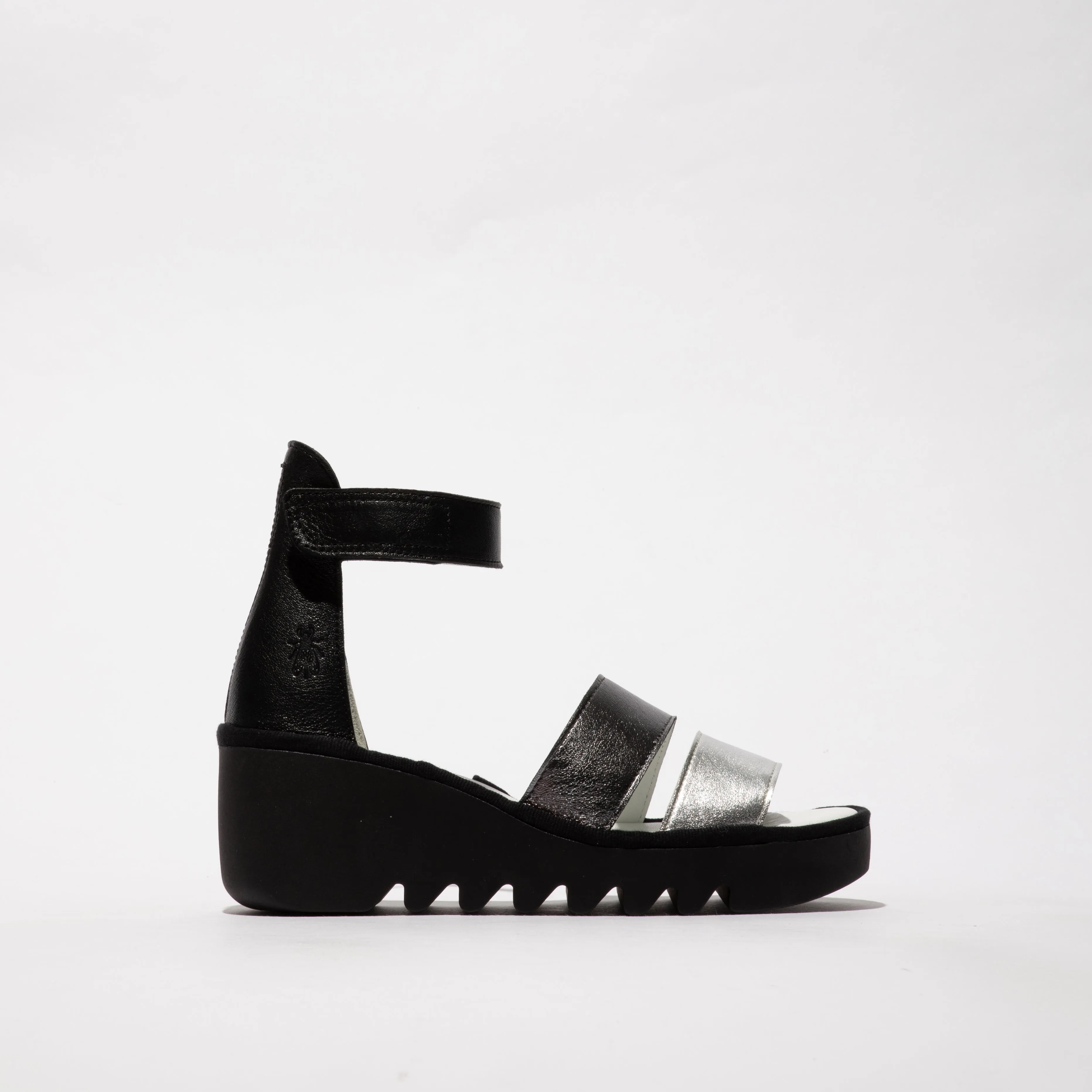 BONO290FLY Womens Sandals Silver/Graphite/Black