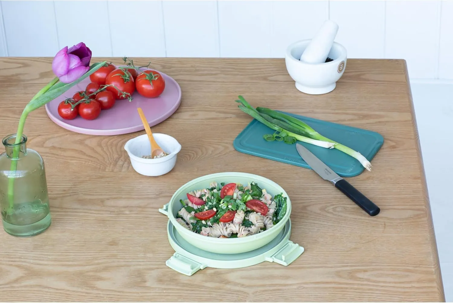 Brabantia Make & Take Lunch Bowl (Jade Green) 100% Leakproof, Convenient Flat Design, Microwave & Freezer Safe, Pasta, Noodles, Meal Prep Container