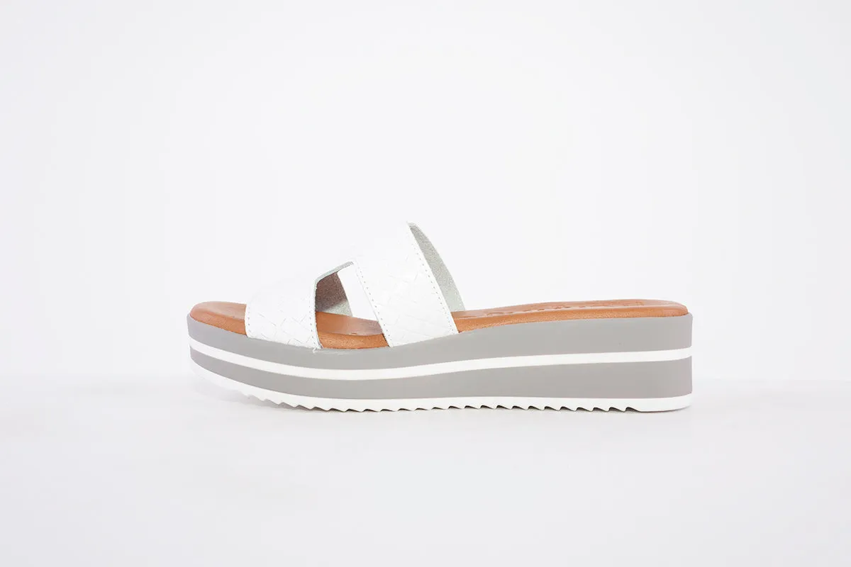 OH MY SANDALS - 5001 PLATFORM WEDGE FASHION MULE - WHITE