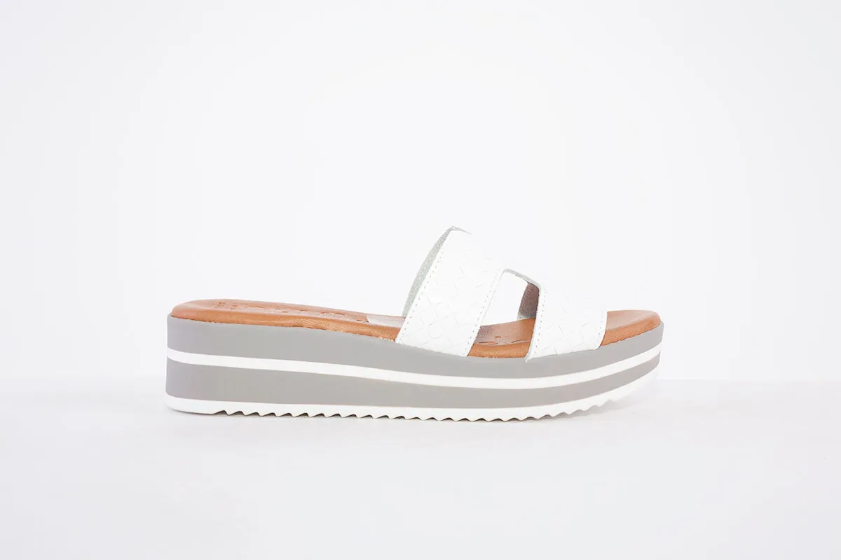 OH MY SANDALS - 5001 PLATFORM WEDGE FASHION MULE - WHITE