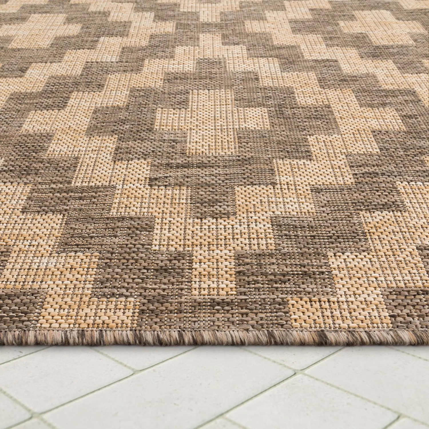 Outdoor Flat-Weave Rug – Modern Diamond Pattern – Durable & Weatherproof