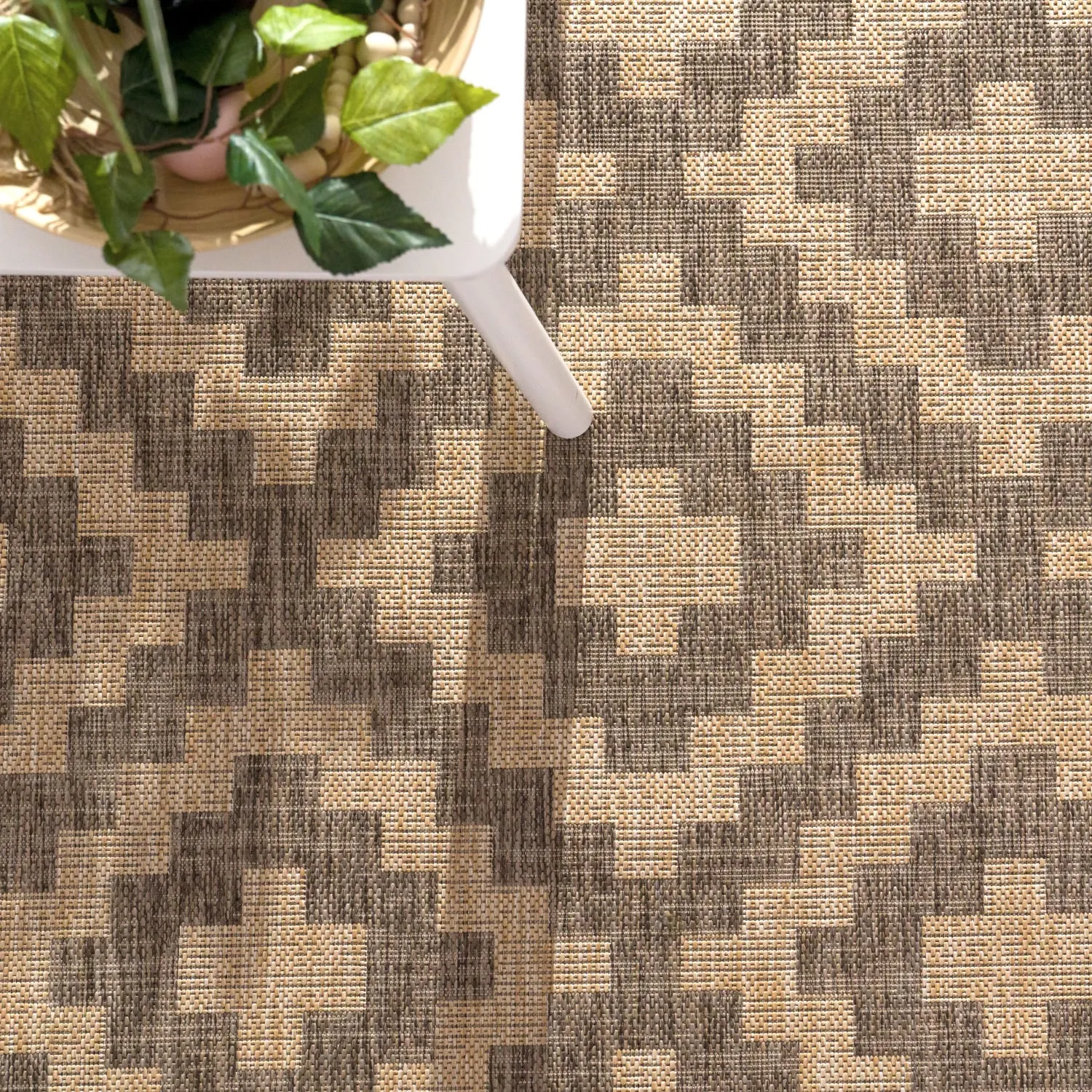 Outdoor Flat-Weave Rug – Modern Diamond Pattern – Durable & Weatherproof