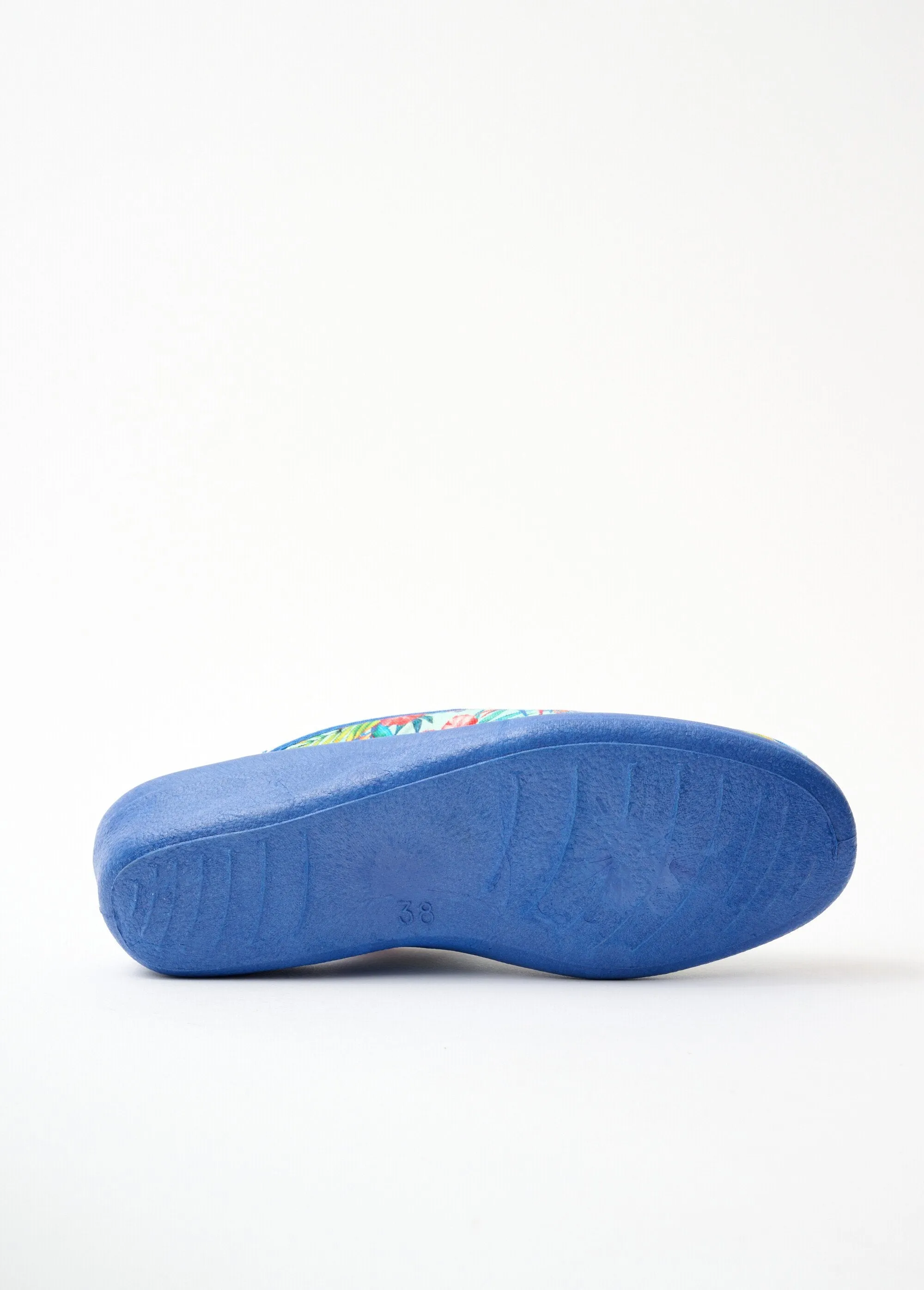Printed comfort width mule slippers