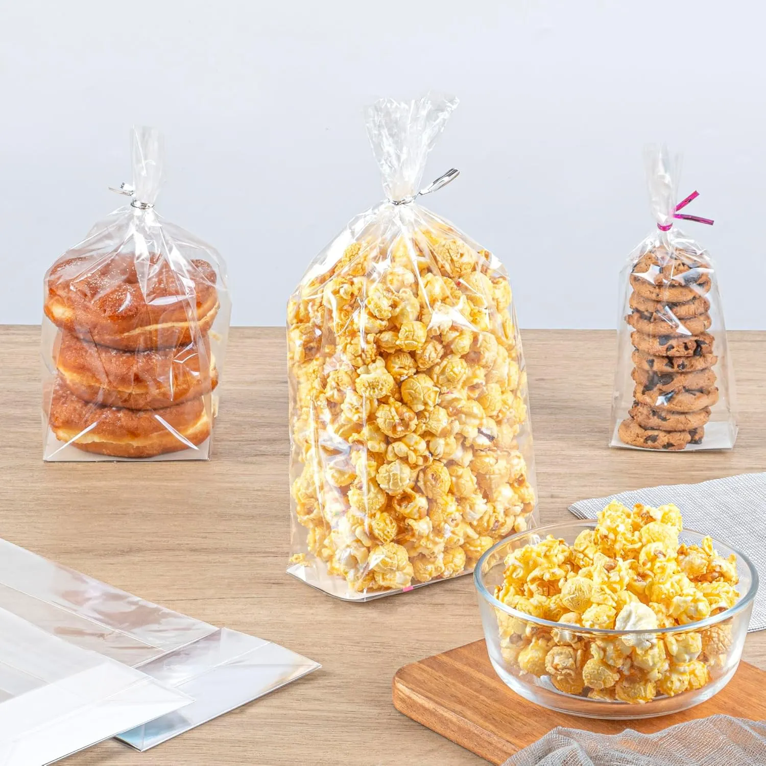 Restaurantware Flat Bottom Heat Seal Sandwich Bags Heat Sealable Food Bags - Gusset Bag with Paper Insert - Clear - 5 x 3 x 12 Inch - 100ct Box - Bag Tek
