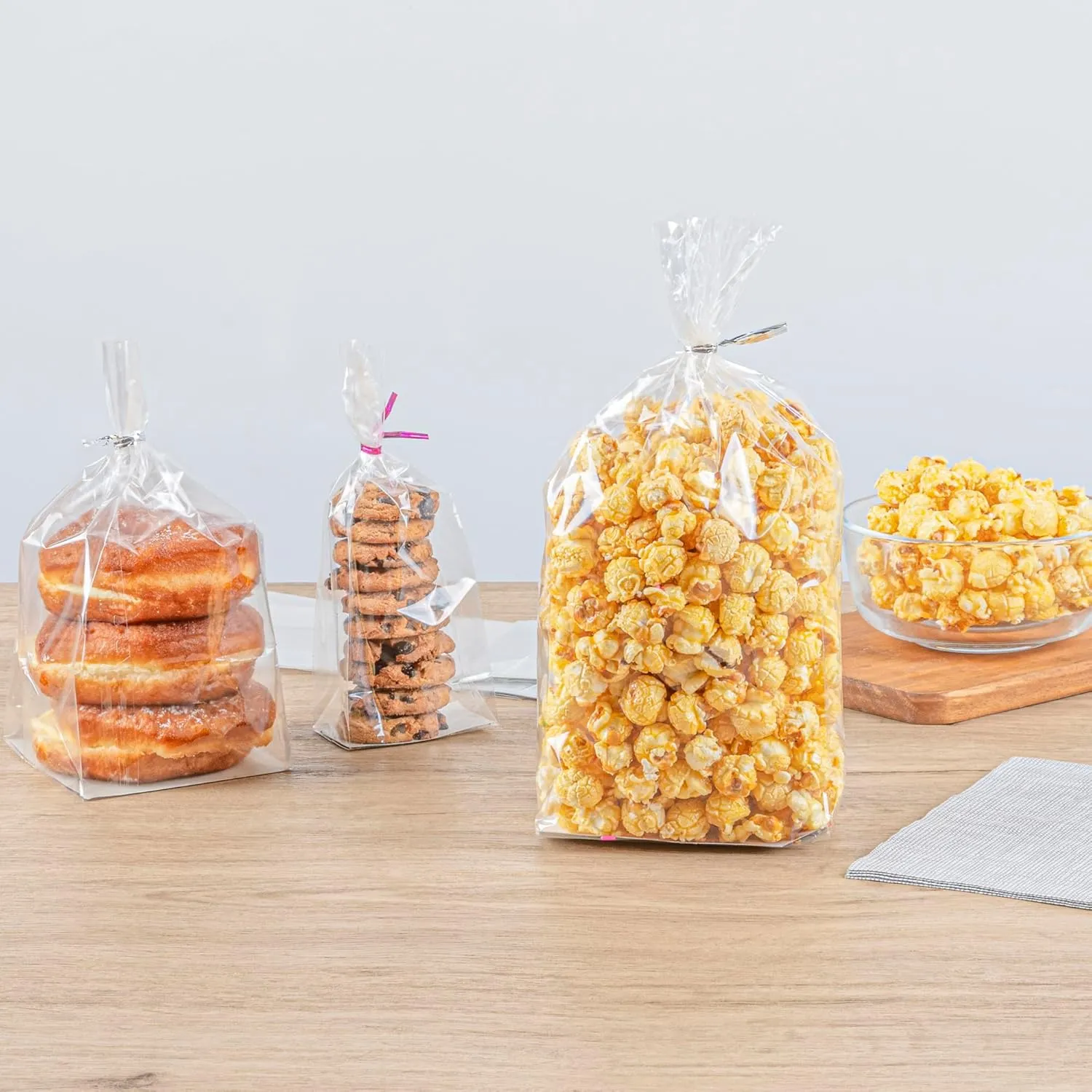 Restaurantware Flat Bottom Heat Seal Sandwich Bags Heat Sealable Food Bags - Gusset Bag with Paper Insert - Clear - 5 x 3 x 12 Inch - 100ct Box - Bag Tek