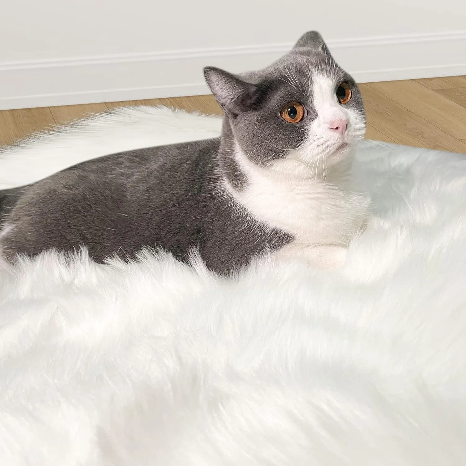 White Faux Fur Rug 6x9 Feet Fluffy Area Rug for Living Room Bedroom Kids Room Nursery Large Washable Faux Fuzzy Sheepskin Rug Floor Durable Shaggy Carpet, Rectangle